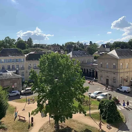 Chaleureux à Néris-les-bains - 57 M² Avec Terrasse Apartamento *