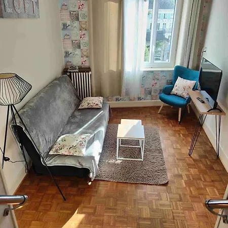 Chaleureux à Néris-les-bains - 57 M² Avec Terrasse Apartamento