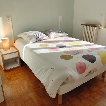 Chaleureux à Néris-les-bains - 57 M² Avec Terrasse Apartamento