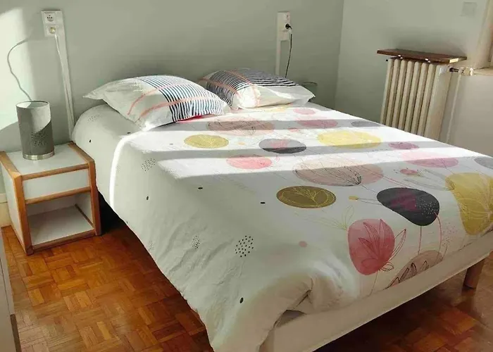 Chaleureux à Néris-les-bains - 57 M² Avec Terrasse Apartamento